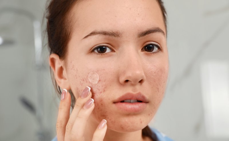 Discover the best moisturizers for acne-prone skin. Hydrate without clogging pores, reduce breakouts, and achieve a clear, glowing complexion.