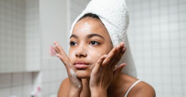 Discover the best face washes for oily skin to control excess shine and prevent breakouts. Top picks offer deep cleansing and oil-balancing benefits for a fresh, clear complexion.