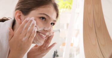 Find the perfect face wash for sensitive skin with top recommendations. Gentle, soothing formulas that cleanse without irritation, leaving your skin calm and refreshed.