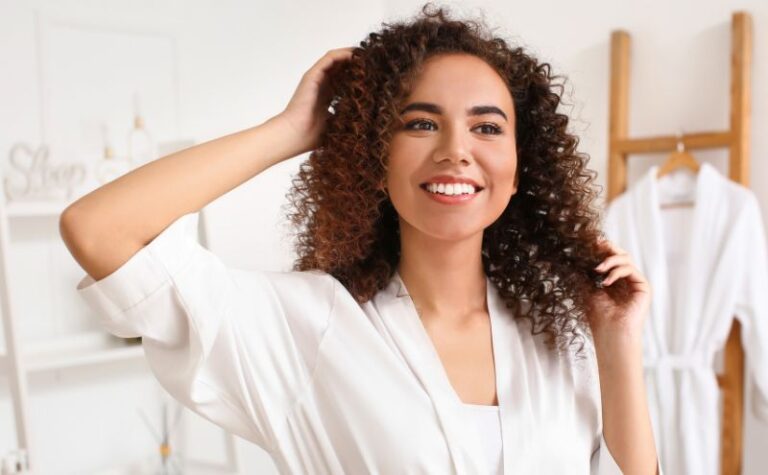 Define and enhance your curls with our specialized shampoos for curly hair. Formulated to gently cleanse while boosting hydration and reducing frizz, these shampoos help you achieve soft, bouncy, and well-defined curls.